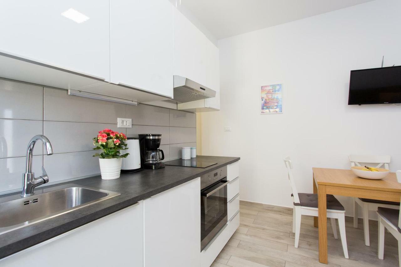 Apartments Pinery Makarska Eksteriør billede